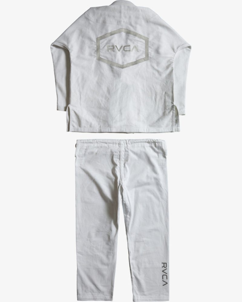 avyki03007 rvca 2Cf wht bck1