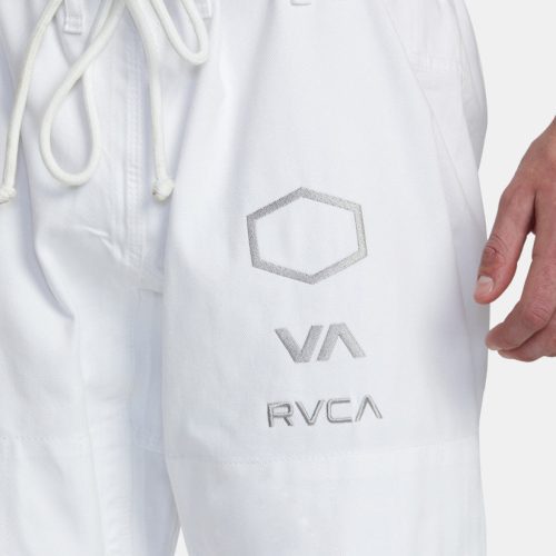 avyki03007 rvca 2Cw wht dtl4